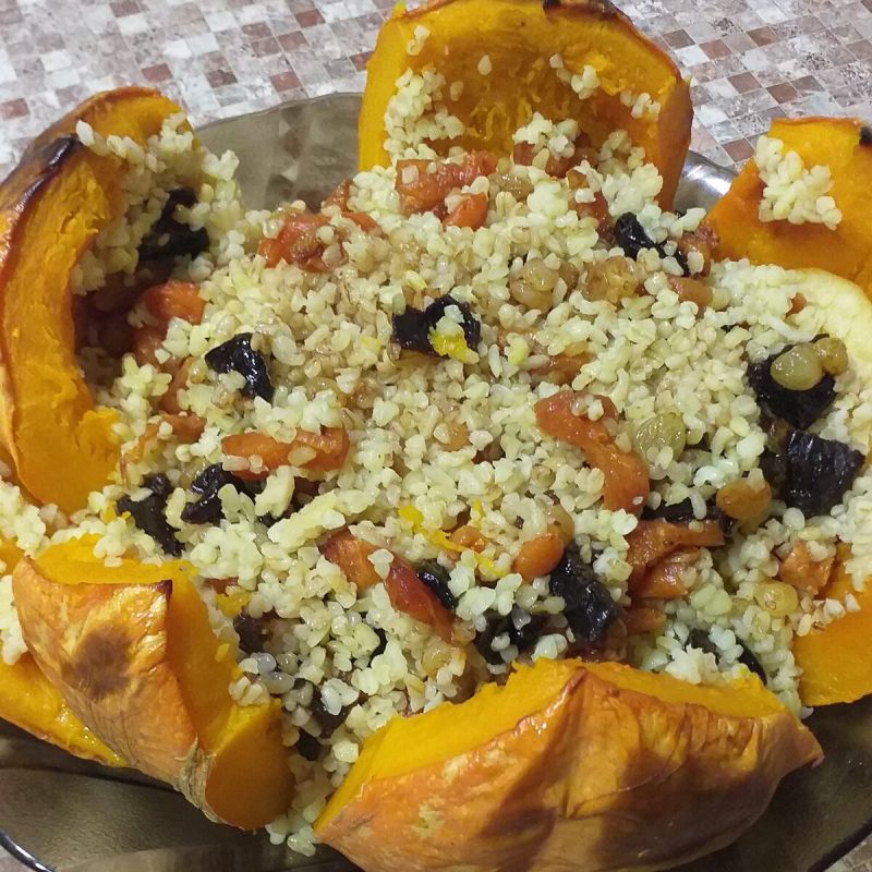 Тыквенная симфония: запечённый булгур со сладкими сухофруктами