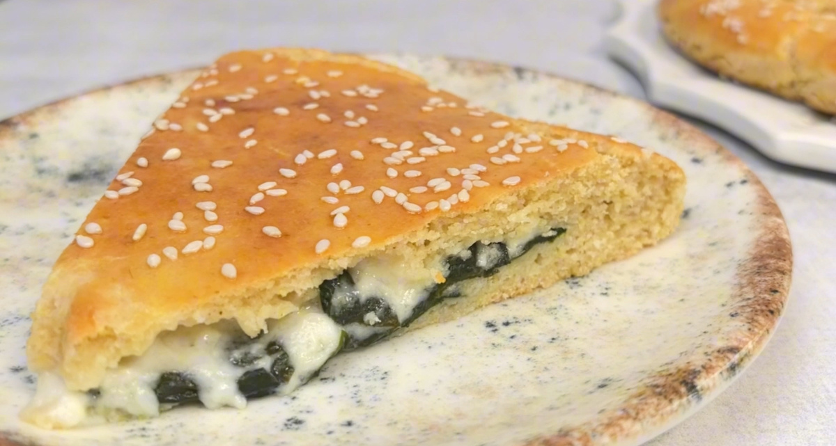 Хрустящая корочка у пирога с сыром и шпинатом без лишних калорий