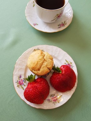 Ароматные кексы с рикоттой: идеальный союз нежности и клубники