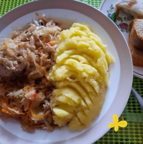 Тушеная квашеная капуста с курицей