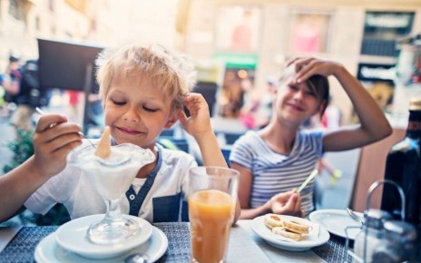Кушаем и развлекаемся: кто отвечает за безопасность детей в ресторане?