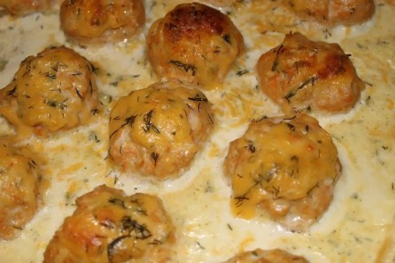 Нежный соус с сыром и сметаной: идеальная подливка для любого блюда