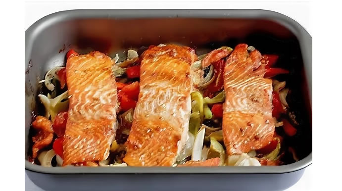 Нежная форель, запеченная с овощами: простые рецепты на любой вкус