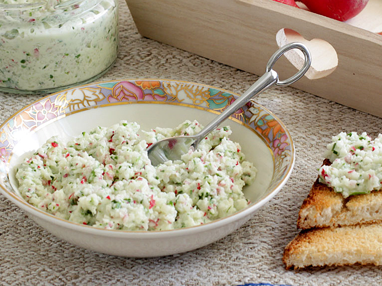 Неожиданная закуска из редиса: легкая намазка всего из двух ингредиентов