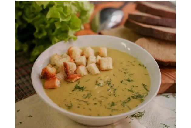 Суп-пюре из овощей с гренками