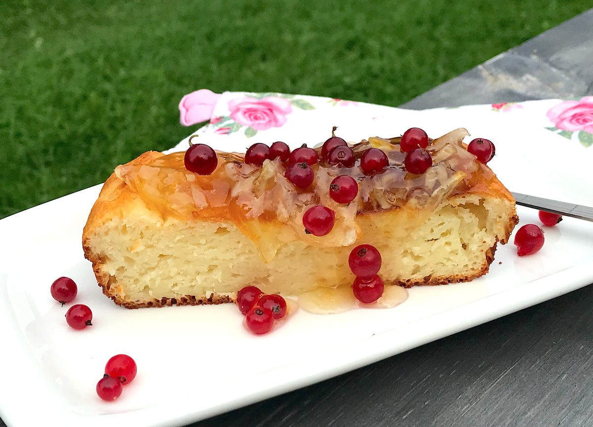 Простой пирог на йогурте: идеальное лакомство к чаю