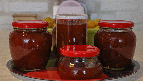 Не выбрасывайте варенье: три кулинарные идеи для переработки