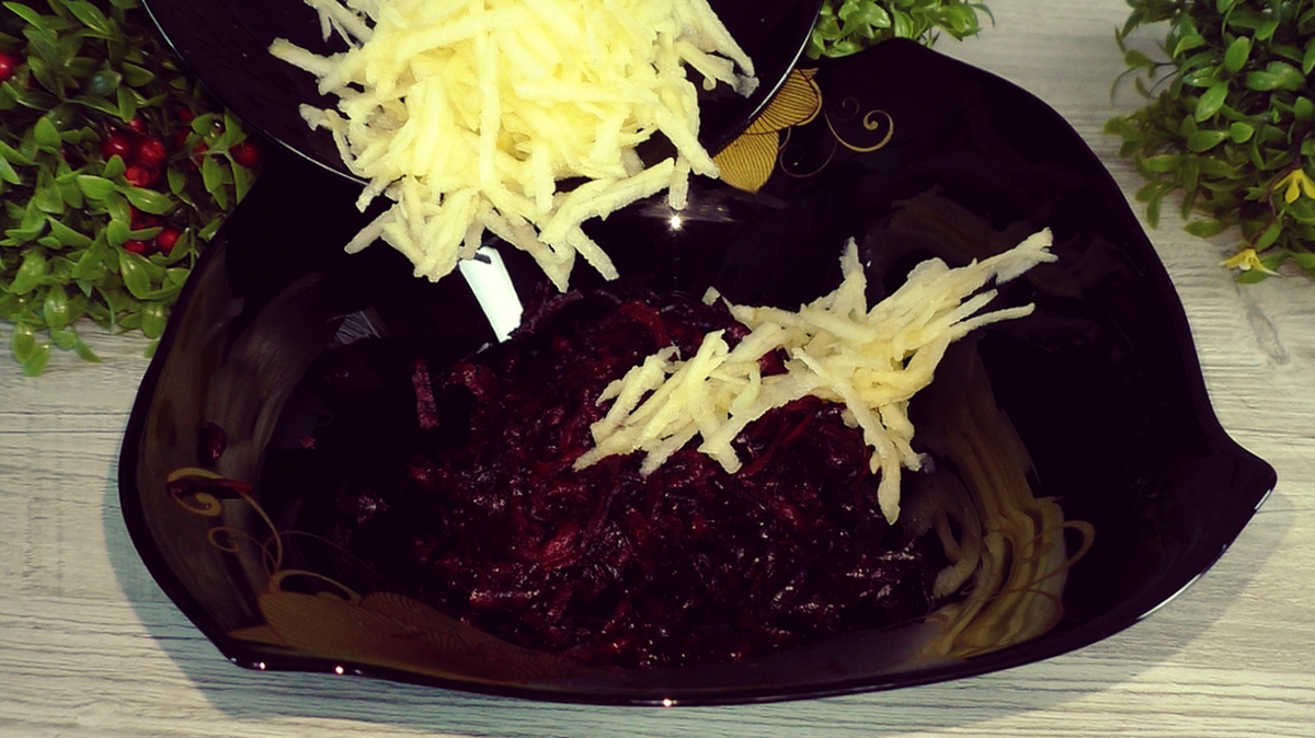 Свежий взгляд на классический салат из свёклы