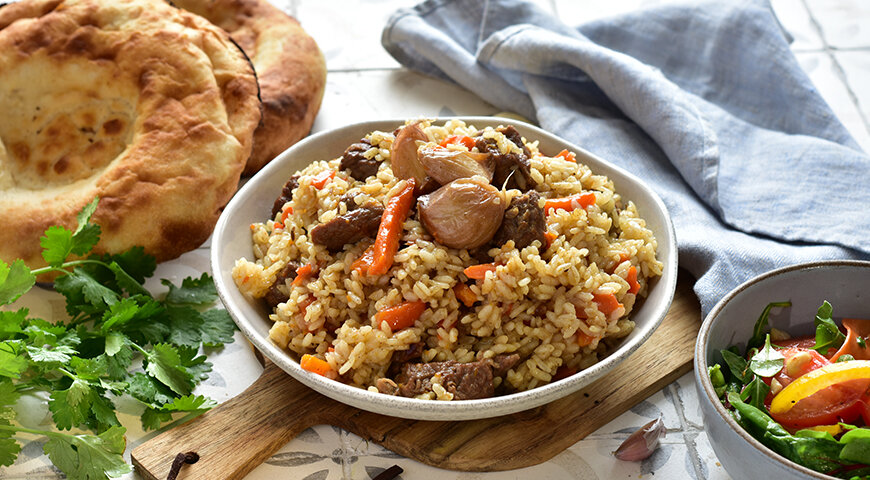 Вкусный плов из говядины на сковороде