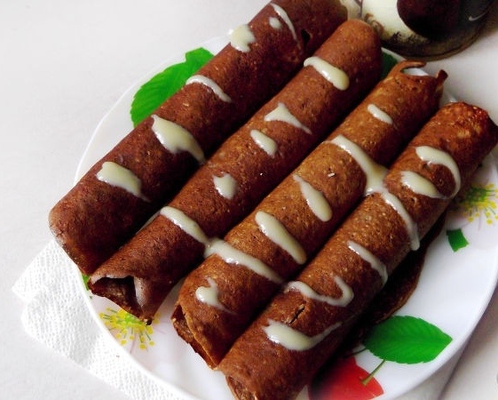 Вкусные овсяные блины с какао и сгущенкой