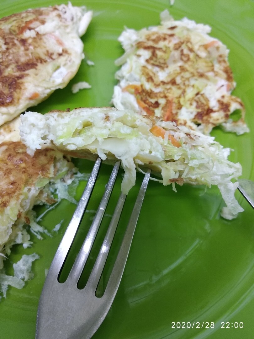 Необычные оладьи из квашеной капусты без муки, которые стоит попробовать