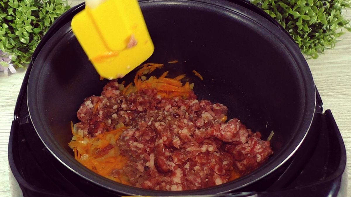 Сытное и простое блюдо: картошка с фаршем на каждый день