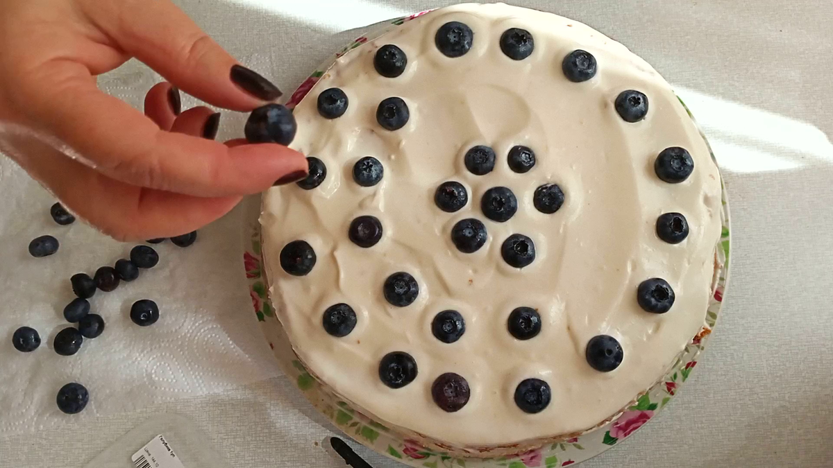 Сладкий триумф: Бисквитный торт с голубикой на каждый праздник