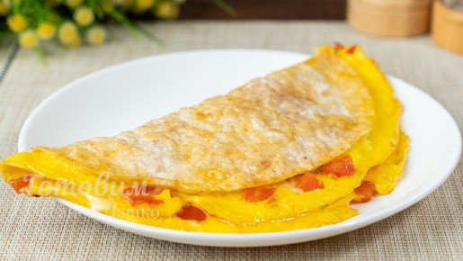 Вдохновляющий завтрак: яйца с помидорами и хрустящим лавашем