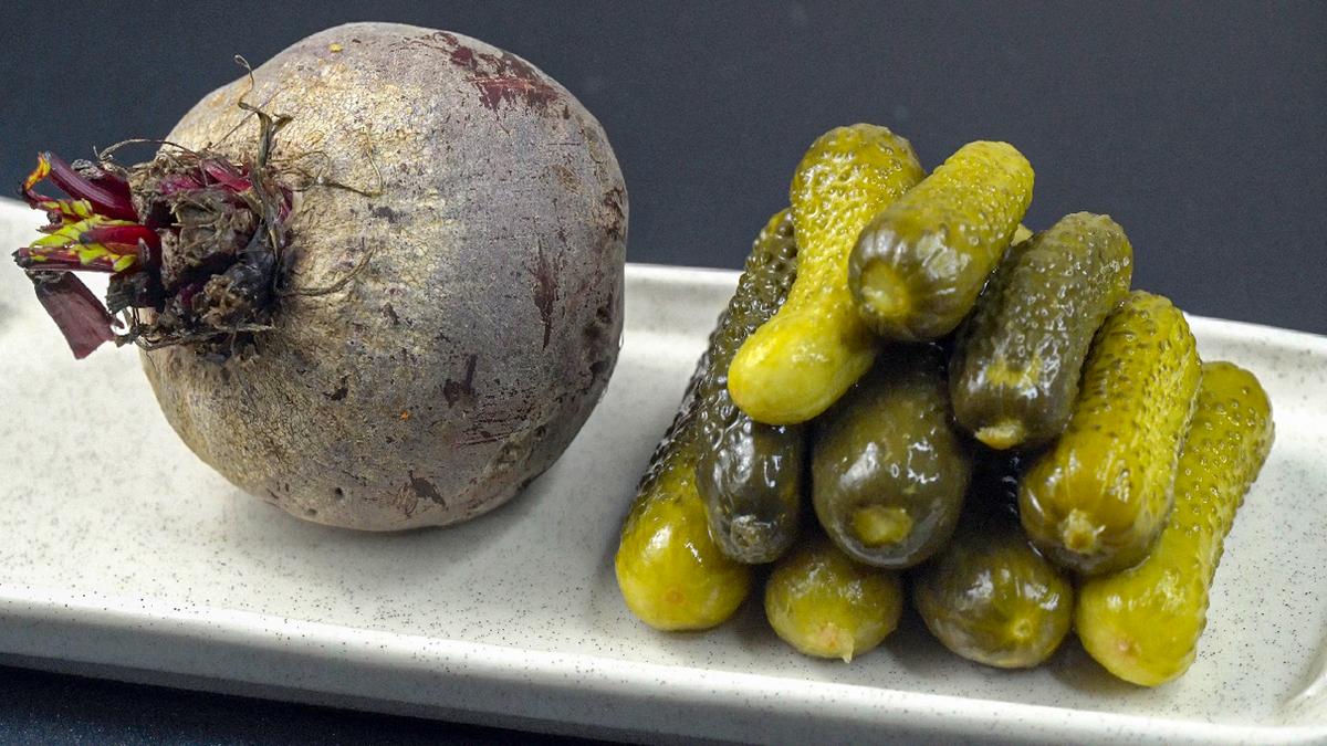 Как приготовить оригинальный салат со свеклой, который удивит гостей