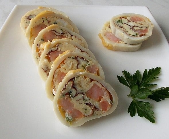 Фаршированные кальмары: удивительное сочетание омлета и грибов