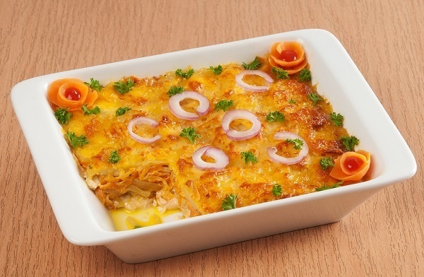 Курица по-французски: откройте для себя вкусное блюдо под овощным одеялом