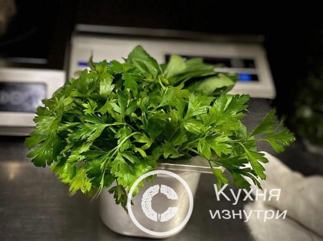 Как продлить свежесть зелени: секреты на кухне