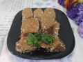 Невероятно вкусный десерт: колбаска из печенья и сгущенки с орехами