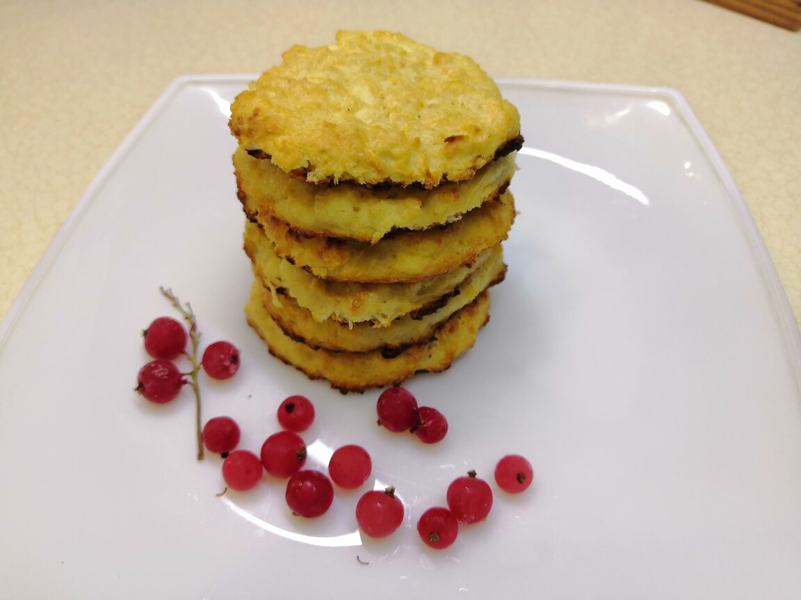 Лепешки из творога и яблока: идеальный завтрак без муки
