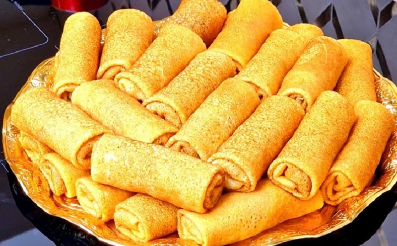 Тонкие и сочные: как приготовить идеальные блины с мясом для заморозки