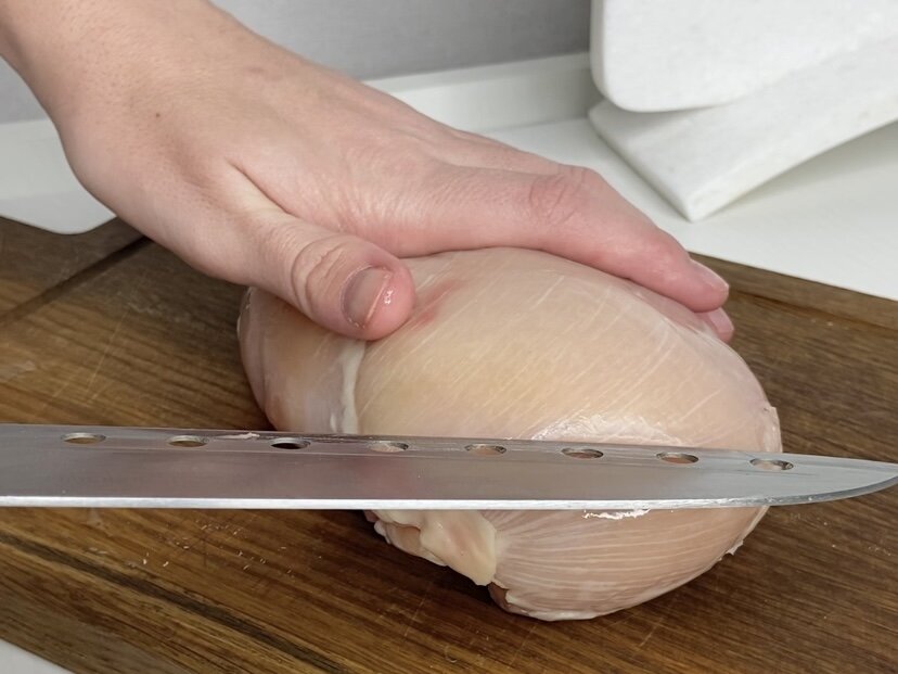 Секрет сочной куриной грудки для салатов, который упростит готовку