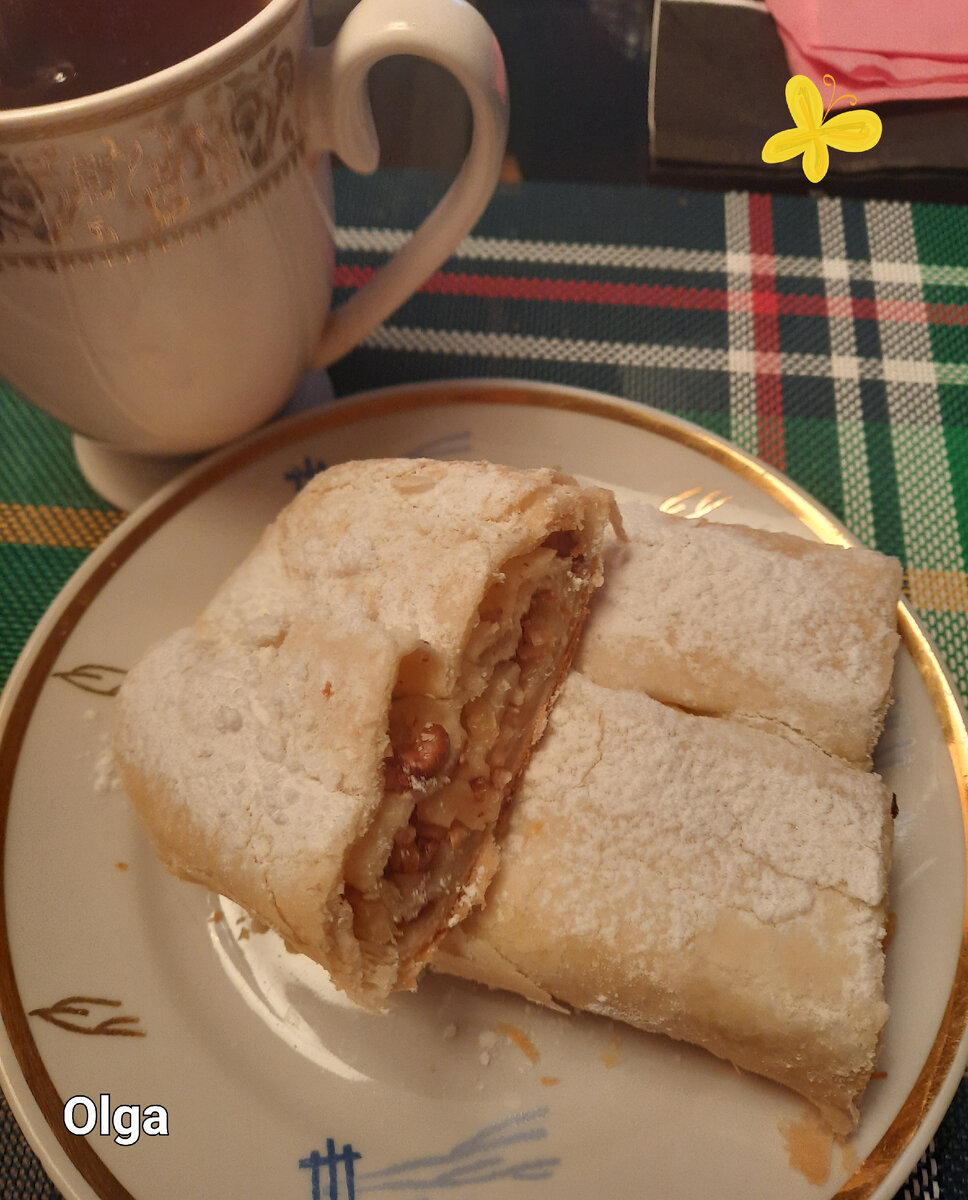 Рулет с яблочно-ореховой начинкой