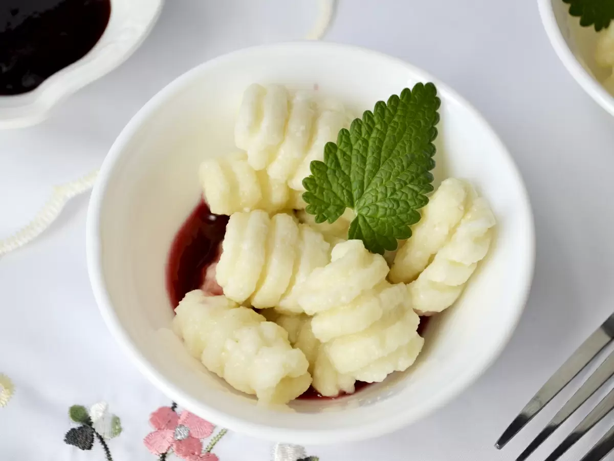 Секреты идеальных творожных клецок: быстро, просто и вкусно