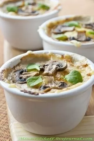 Нежный жульен из шампиньонов