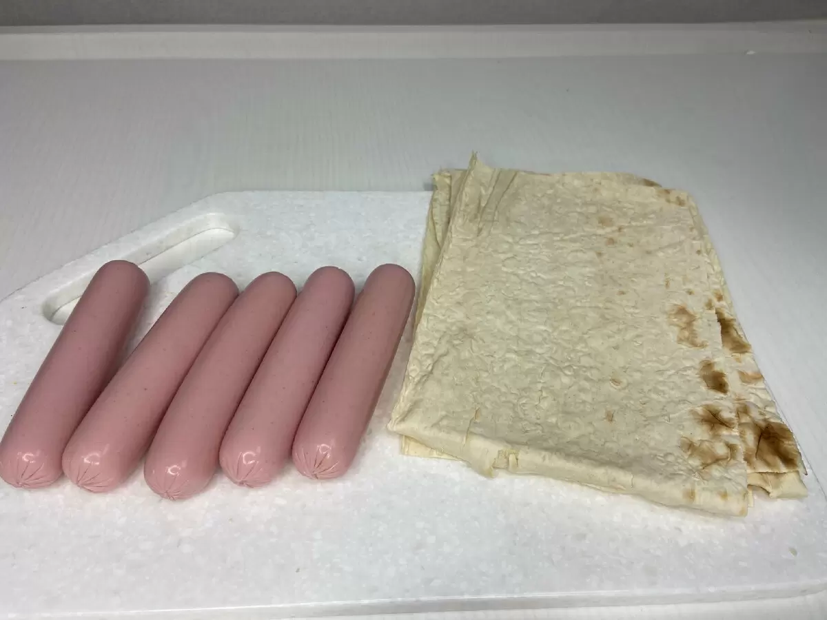 Невероятно простой рецепт сосисок в лаваше, который покорил всех