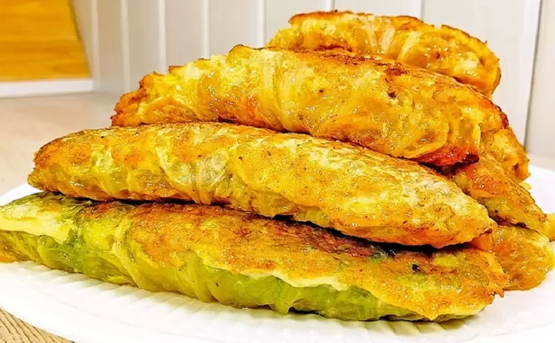 Чебуреки без теста: вкусные рулеты из пекинской капусты для семейного ужина