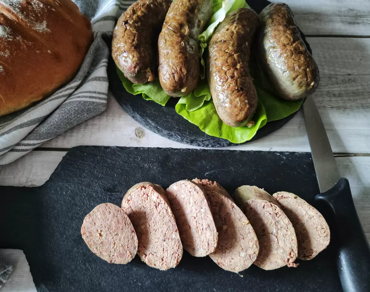 Ливерные колбаски из птичьих потрошков