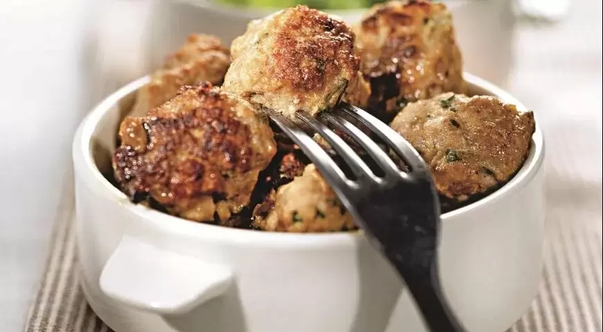 Кулинарные эксперименты на вашей кухне: 15 уникальных рецептов котлет из фарша