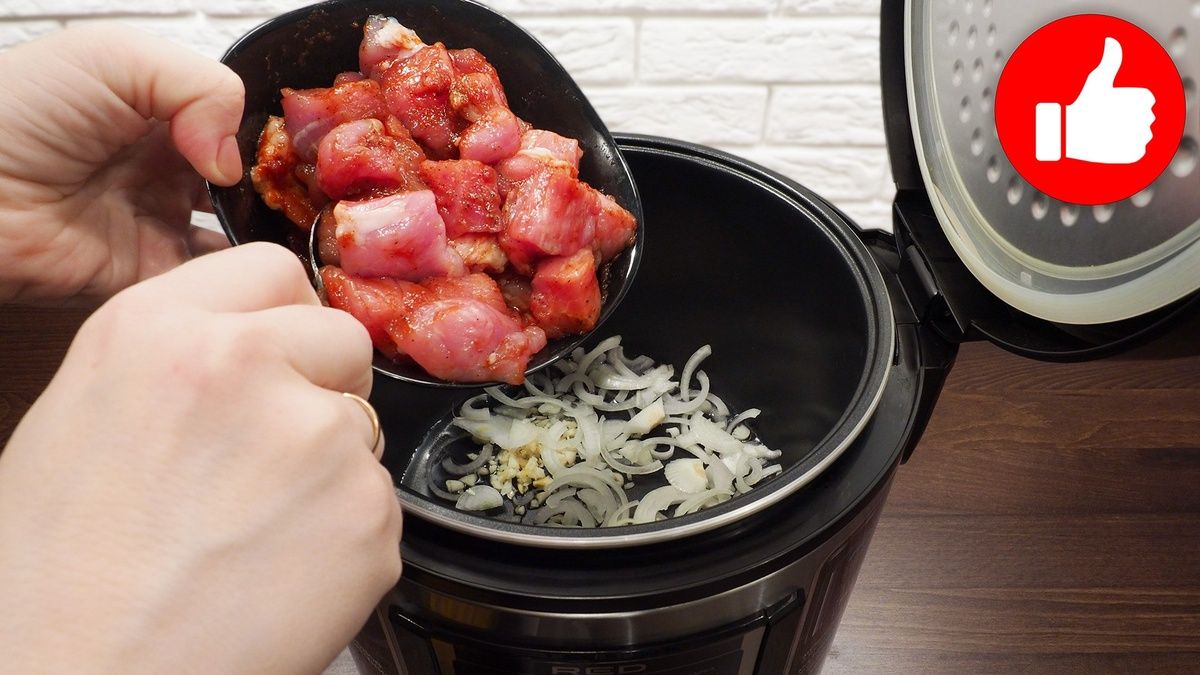 Обед на скорую руку: нежное мясо с овощами и кукурузой в мультиварке